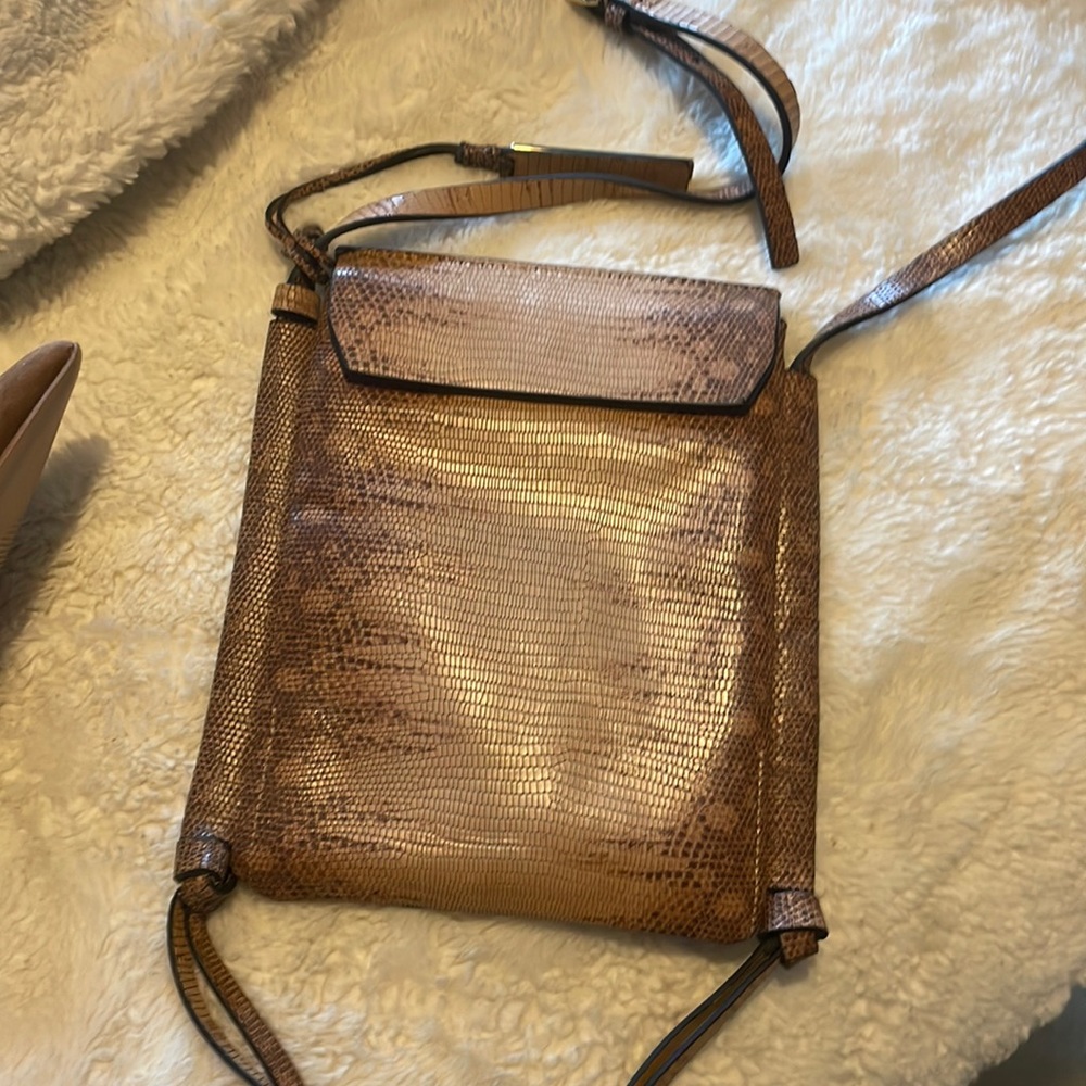 Like new snake print Vince Camuto cross body